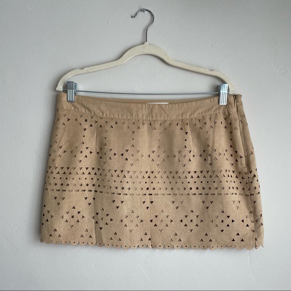 Forever 21 / Tan Mini Skirt - Picture 1 of 6
